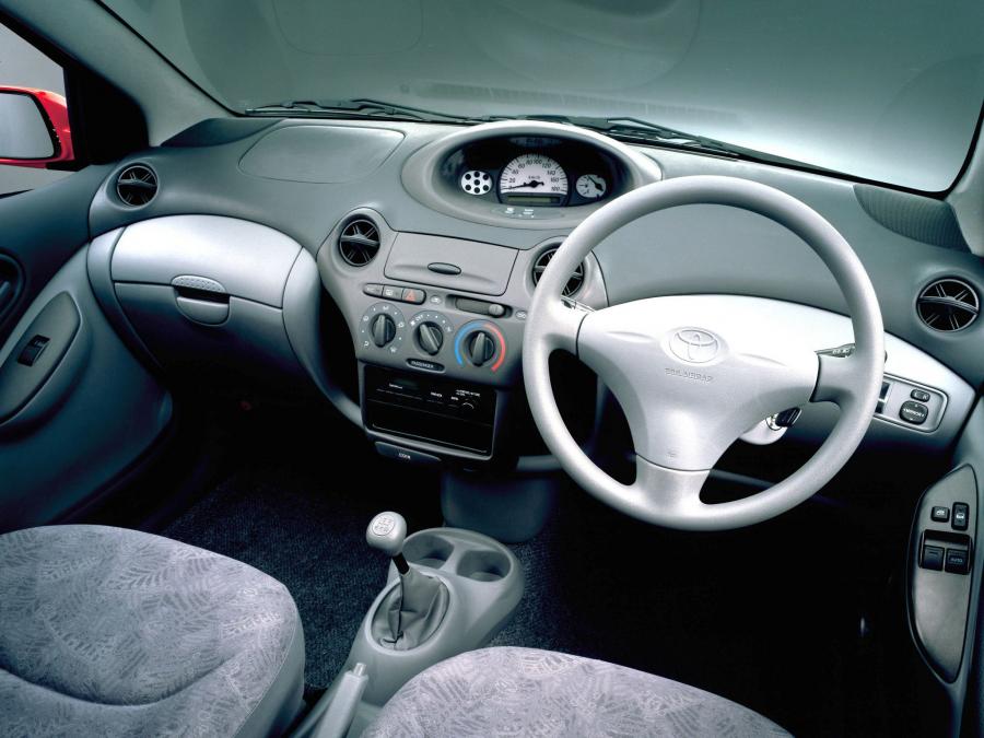 Toyota Vitz 3-Door 1999 года  (фото 5 из 9)